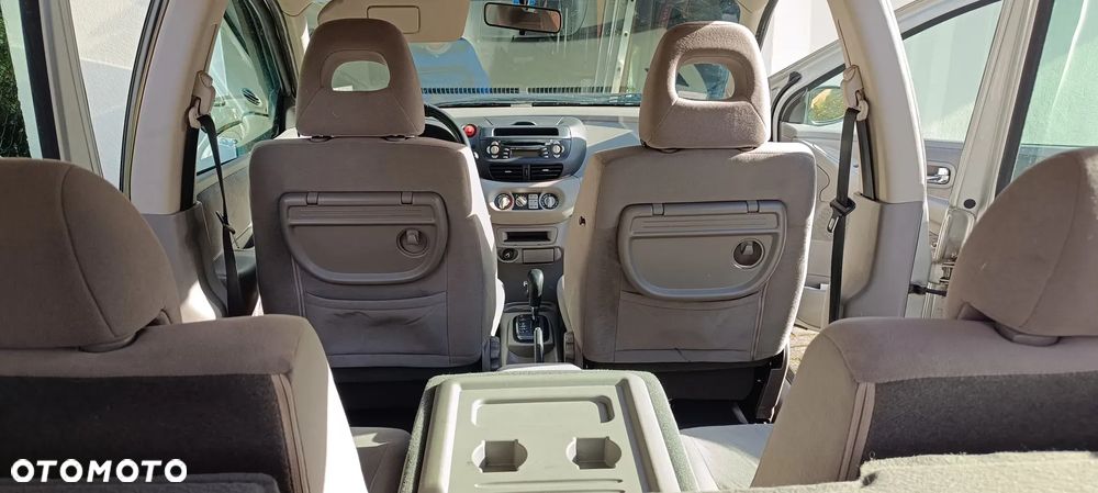 Nissan Almera Tino - 3