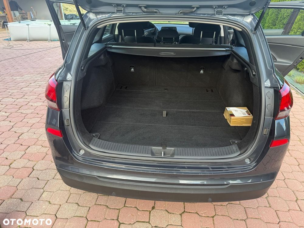 Hyundai i30 1.5 DPI Classic + - 10
