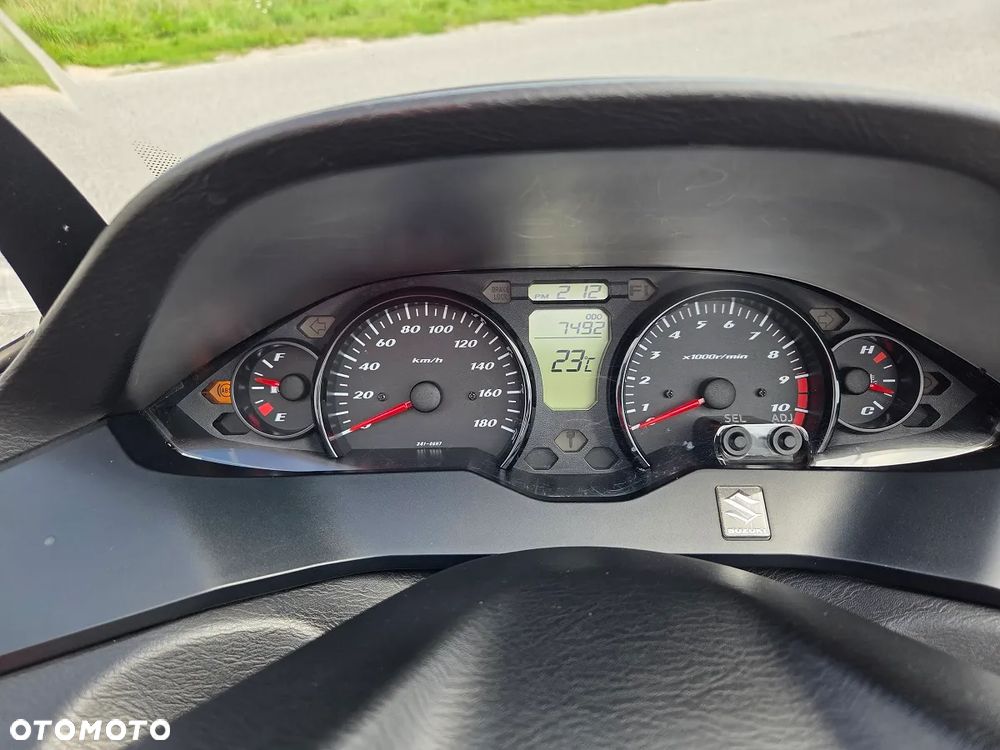 Suzuki Burgman - 15