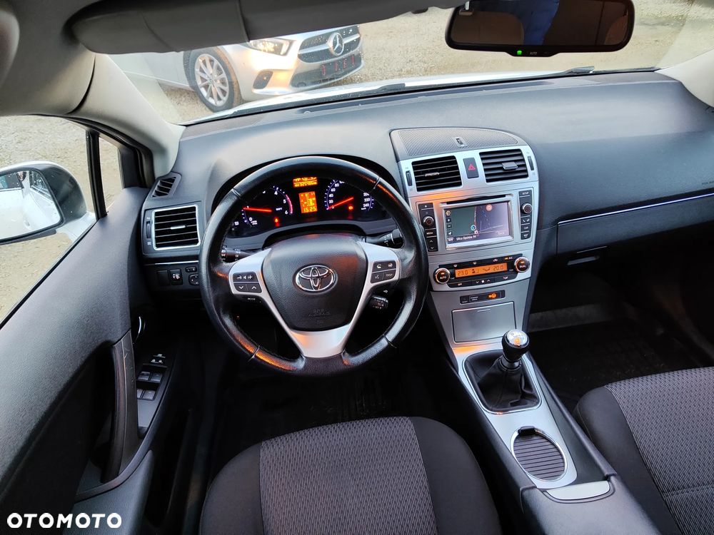 Toyota Avensis 2.2 D-4D Business Edition - 17