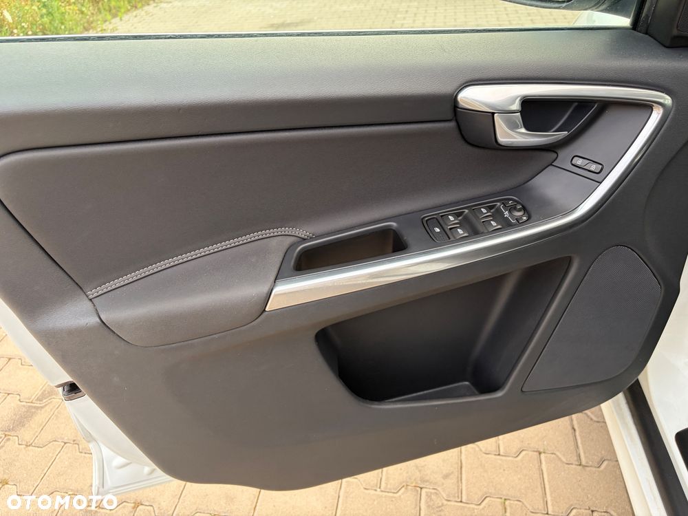 Volvo XC 60 D4 Edition Pro - 17