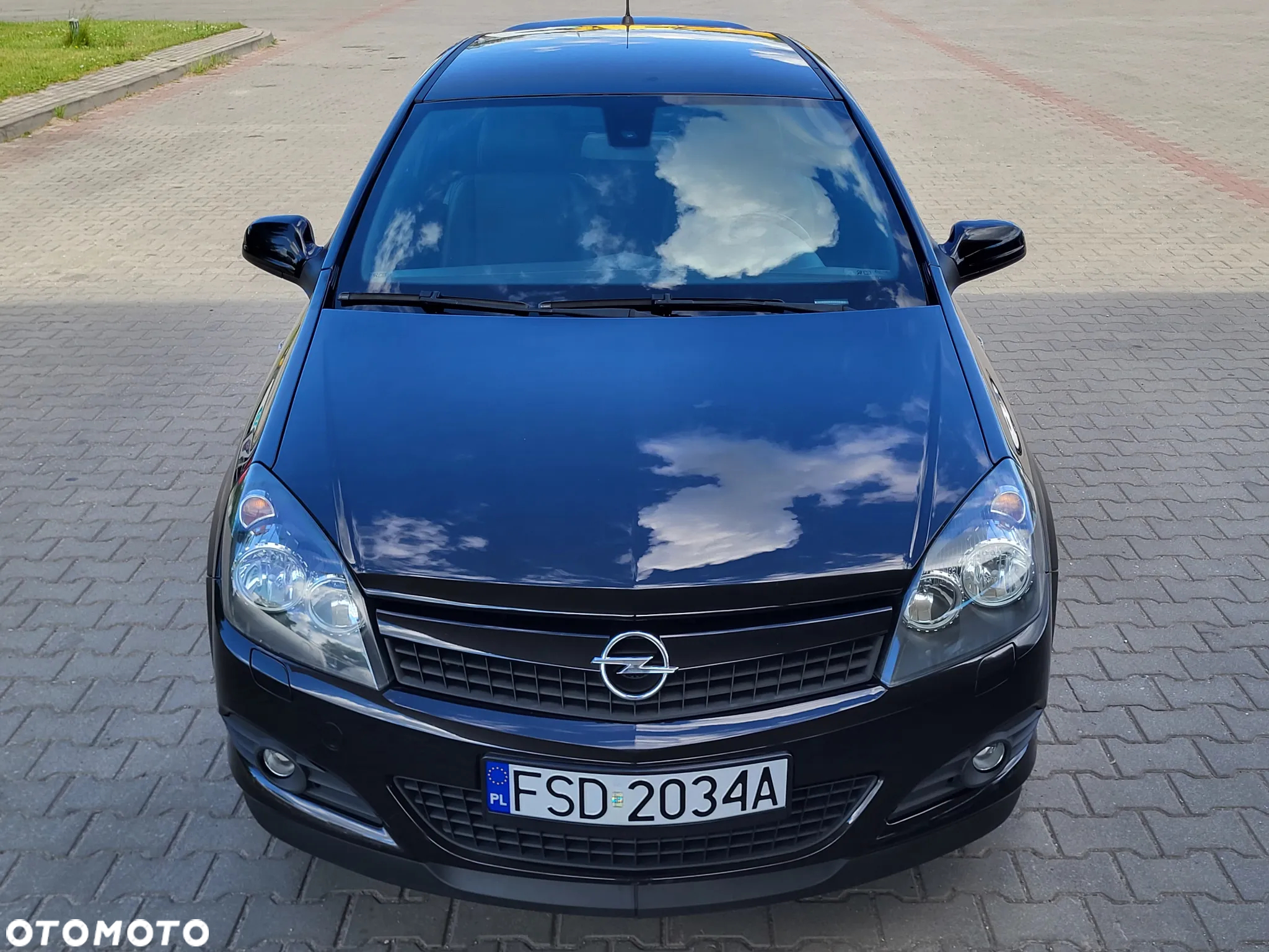 Opel Astra GTC 1.6 Cosmo - 3