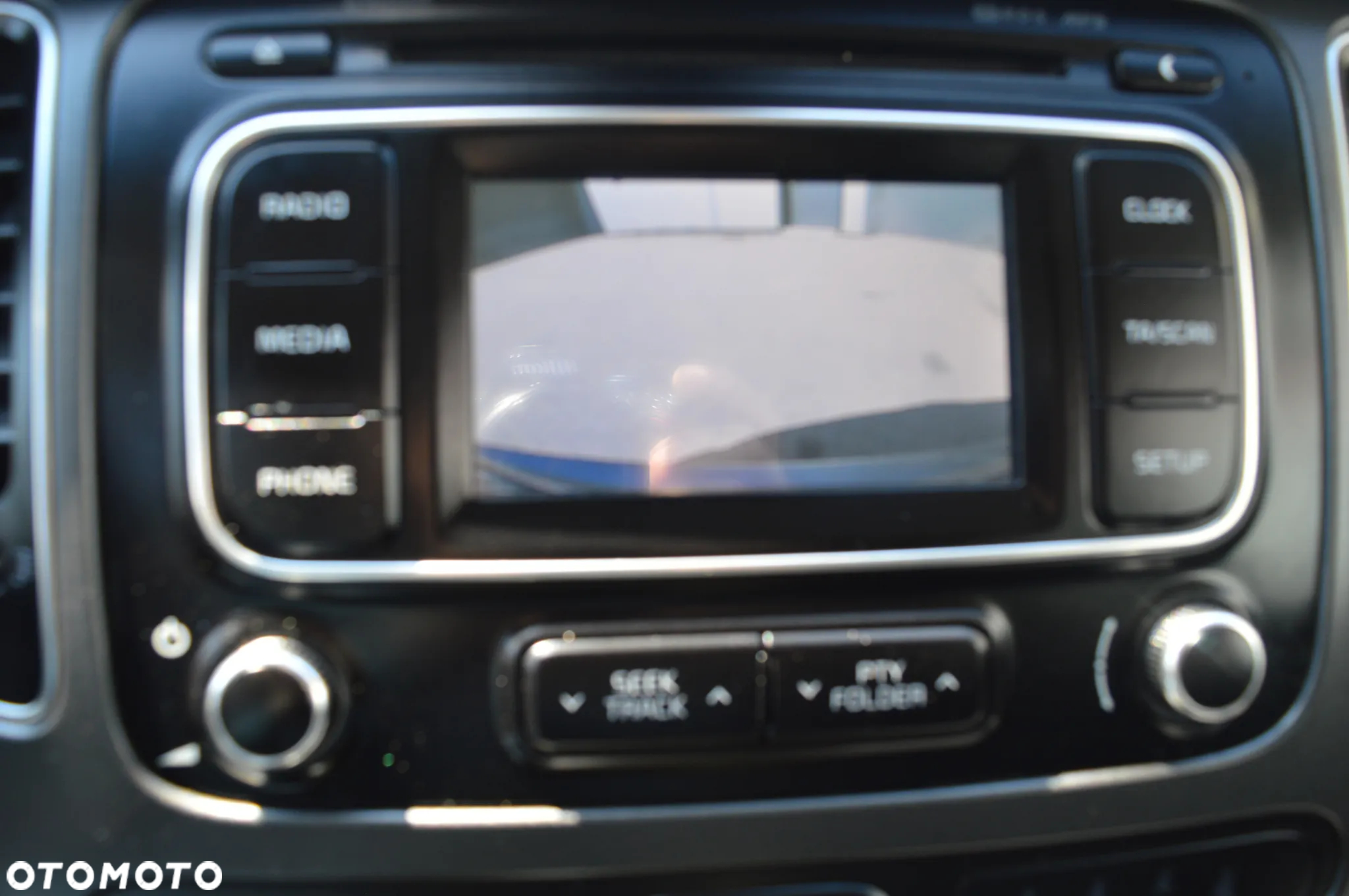 Kia Carens 1.6 GDI Dream Team Edition - 25
