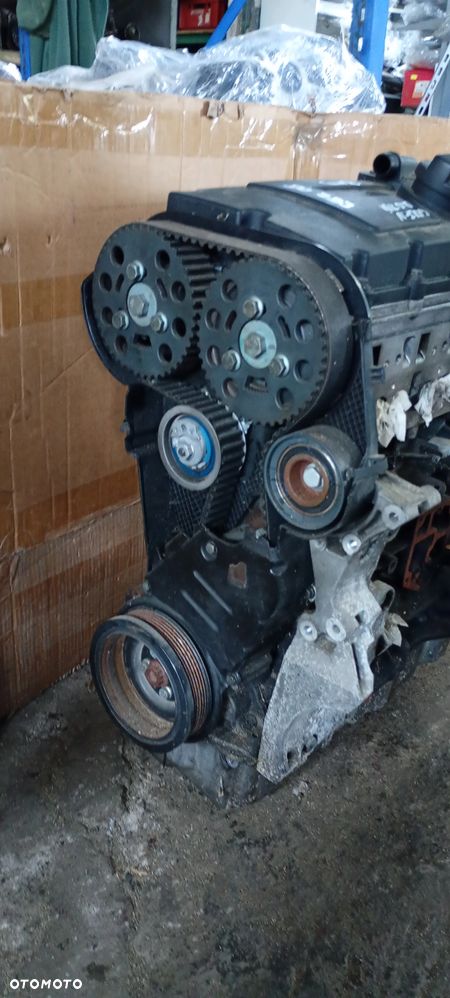 Silnik blok silnika słupek VW Golf V 2.0 TDI BKD - 3