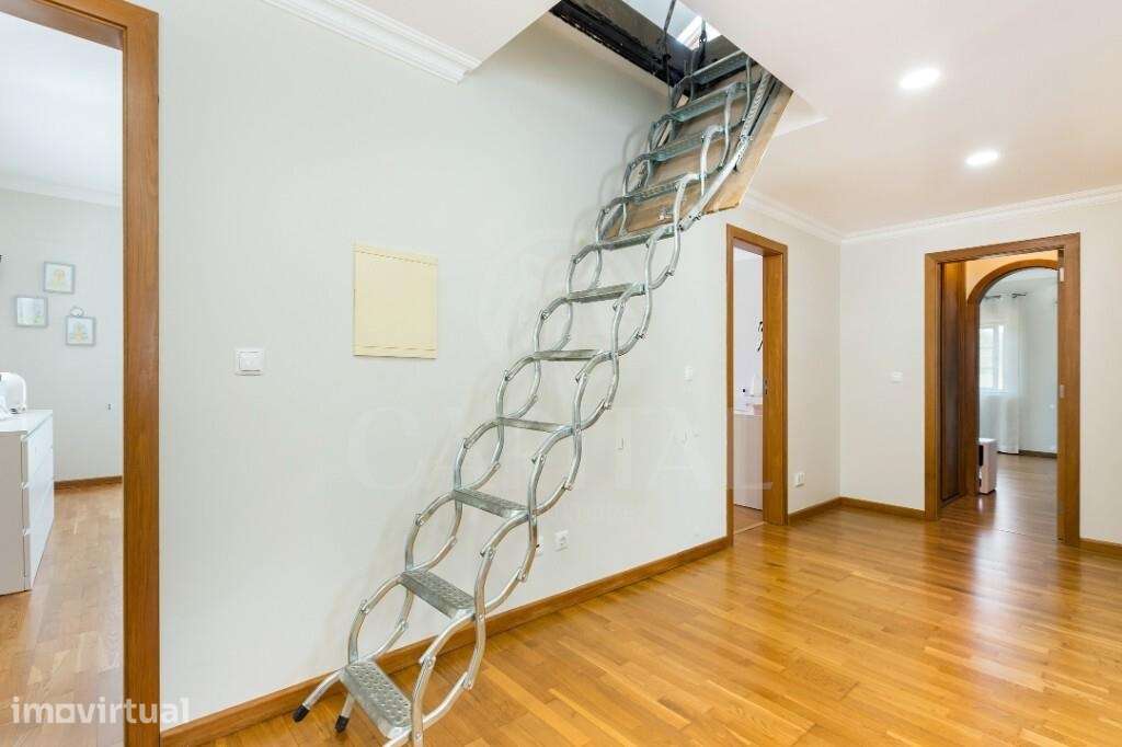T5 Sobral de Monte Agraço | moradia isolada com garagem ampla - Grande imagem: 5/27