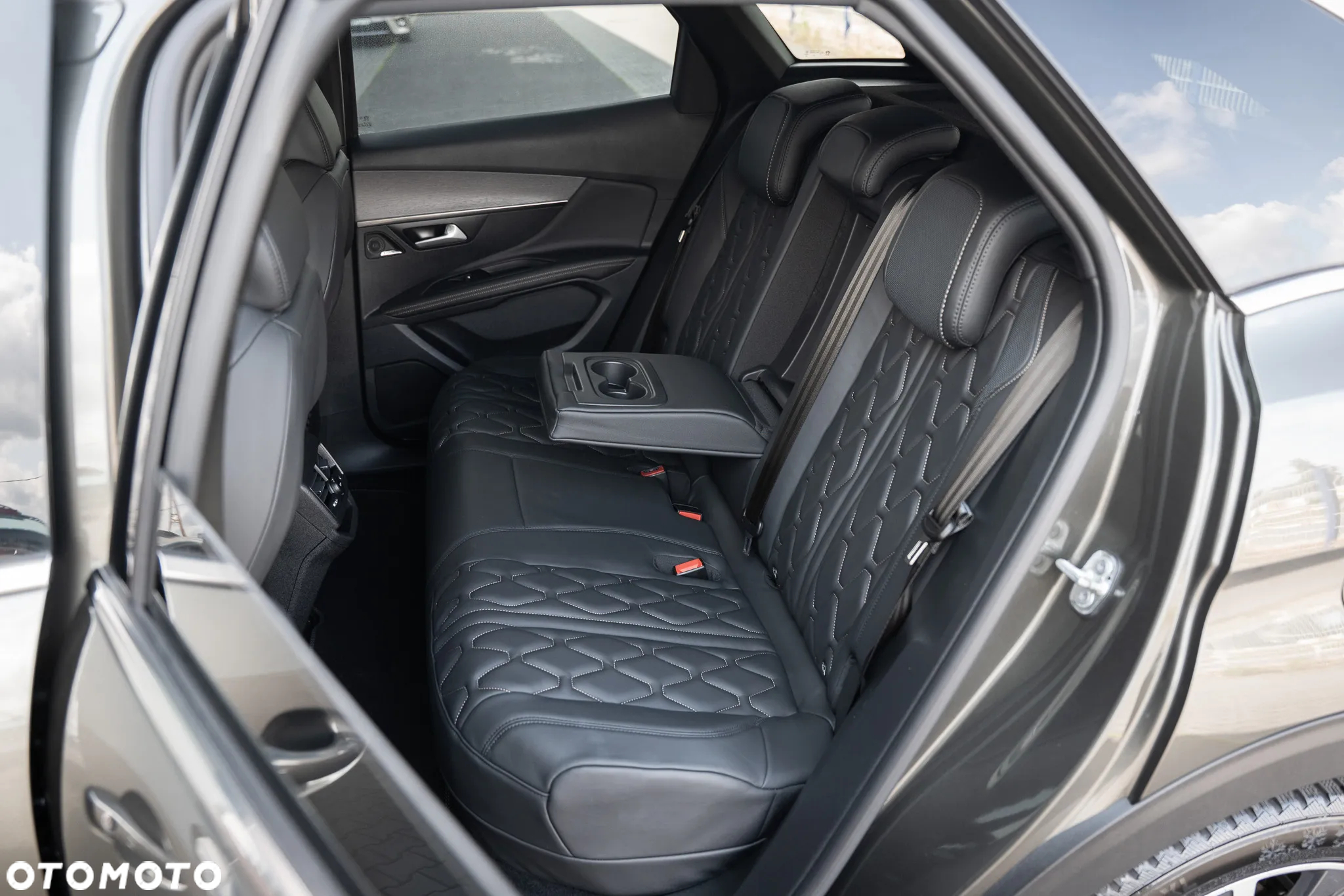 Peugeot 3008 1.6 PureTech HYbrid GT Line S&S EAT8 - 27
