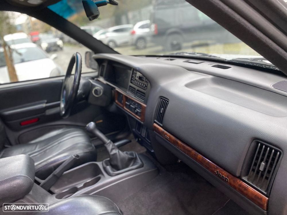 Jeep Grand Cherokee 2.5 TD Laredo - 26