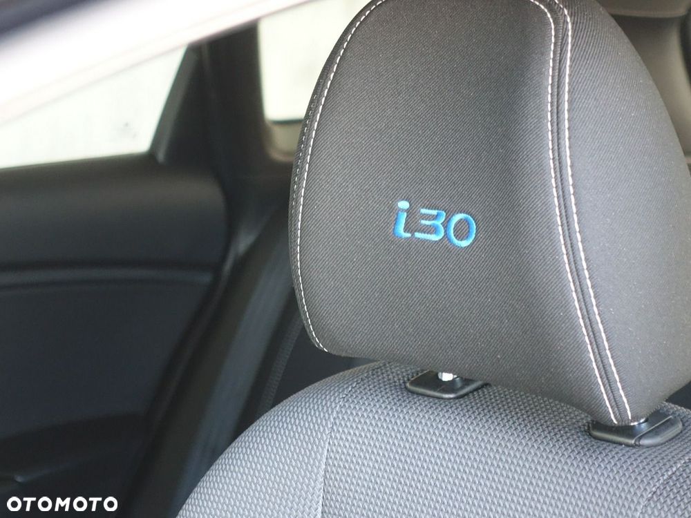 Hyundai i30 blue Kombi 1.4 Passion - 15