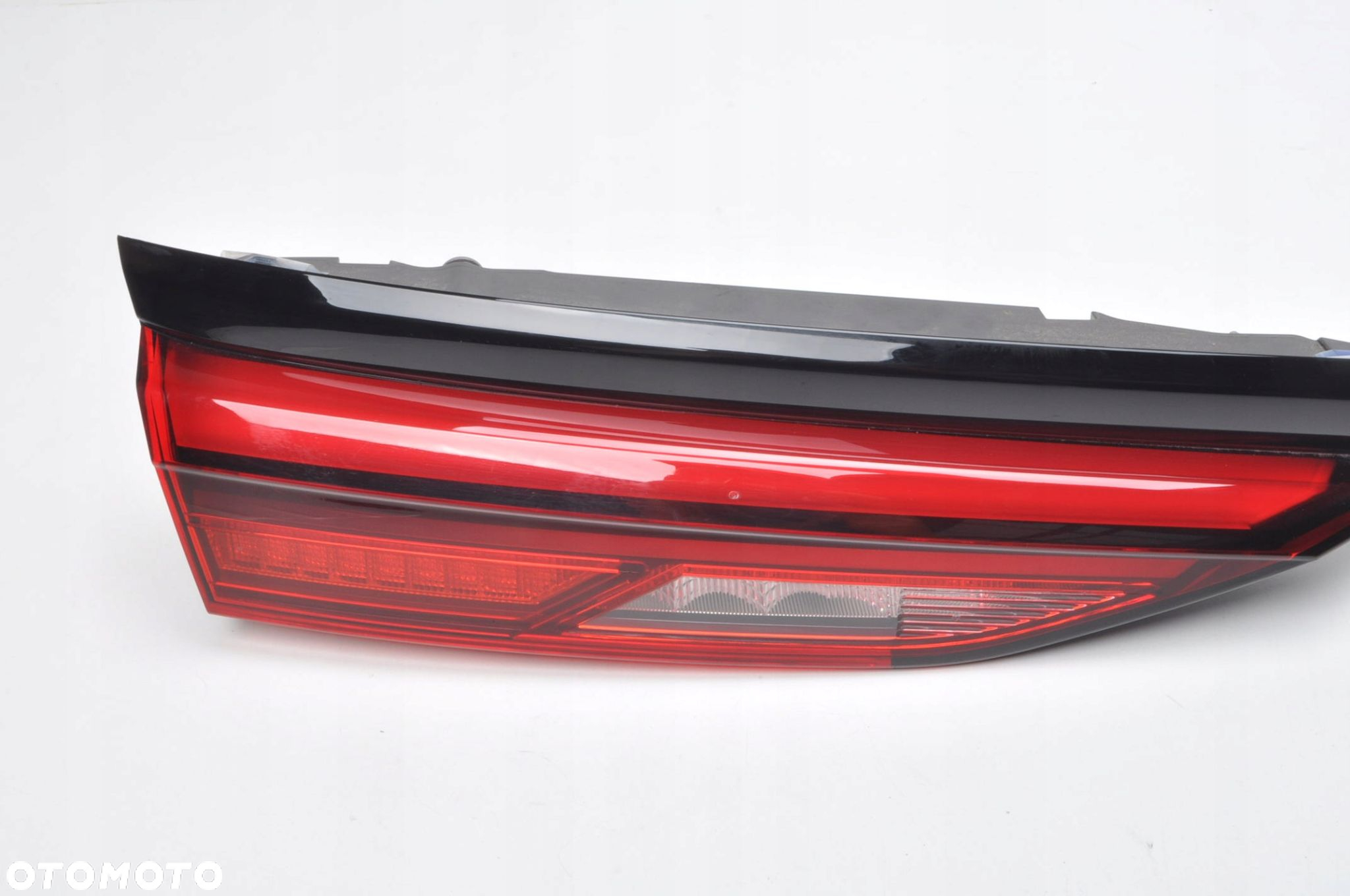 BMW F44 LAMPA LEWA TYLNA W KLAPE 8498739 - 2