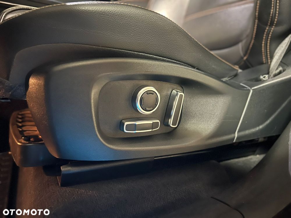 Jaguar F-Pace 2.0 i4D AWD R-Sport - 23