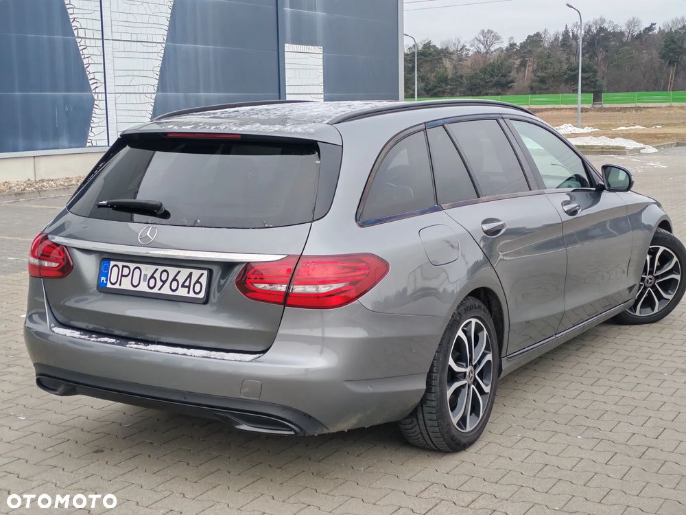 Mercedes-Benz Klasa C 220 d 9G-TRONIC Night Edition - 4