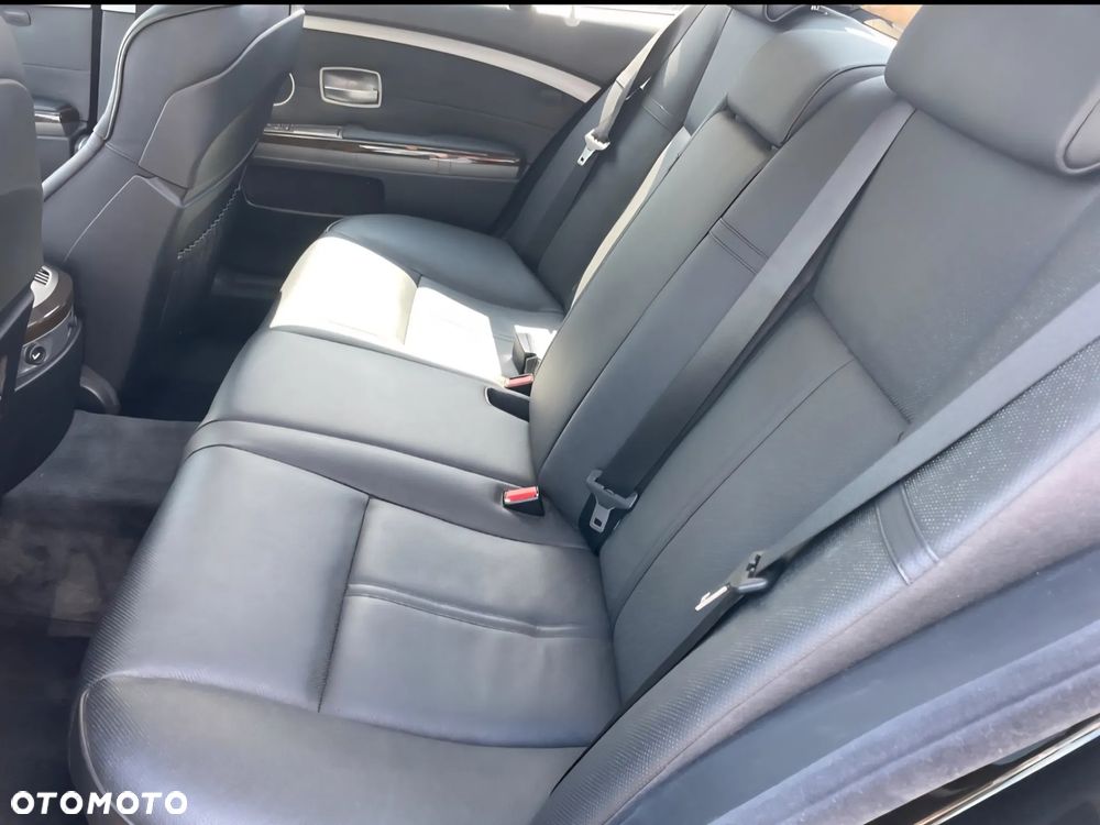 BMW Seria 7 750i - 13