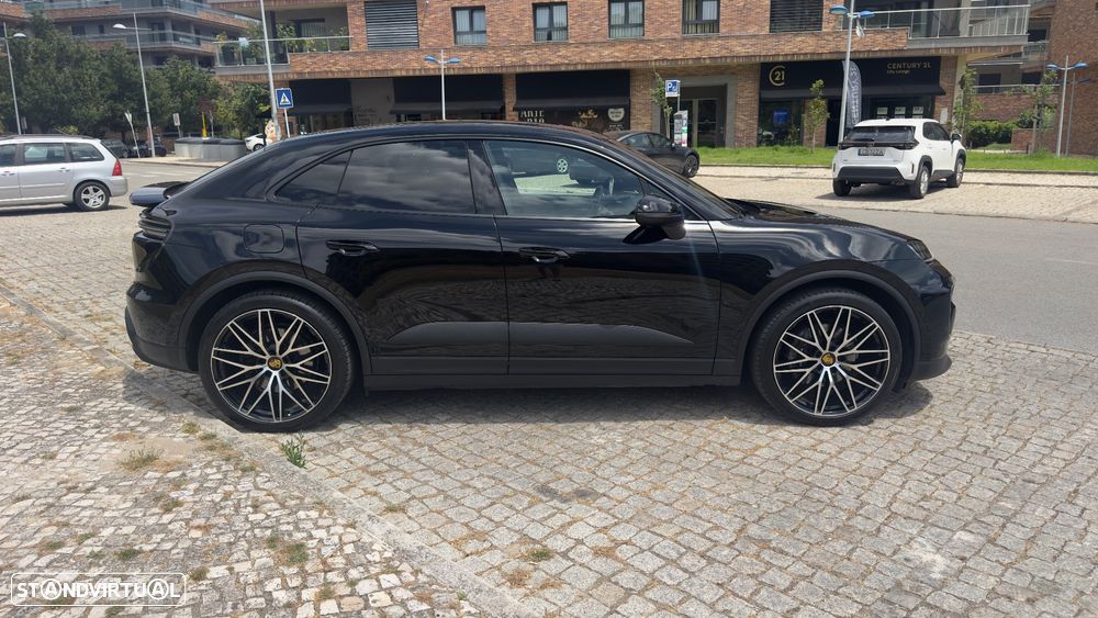 Porsche Macan Electric 4 - 6