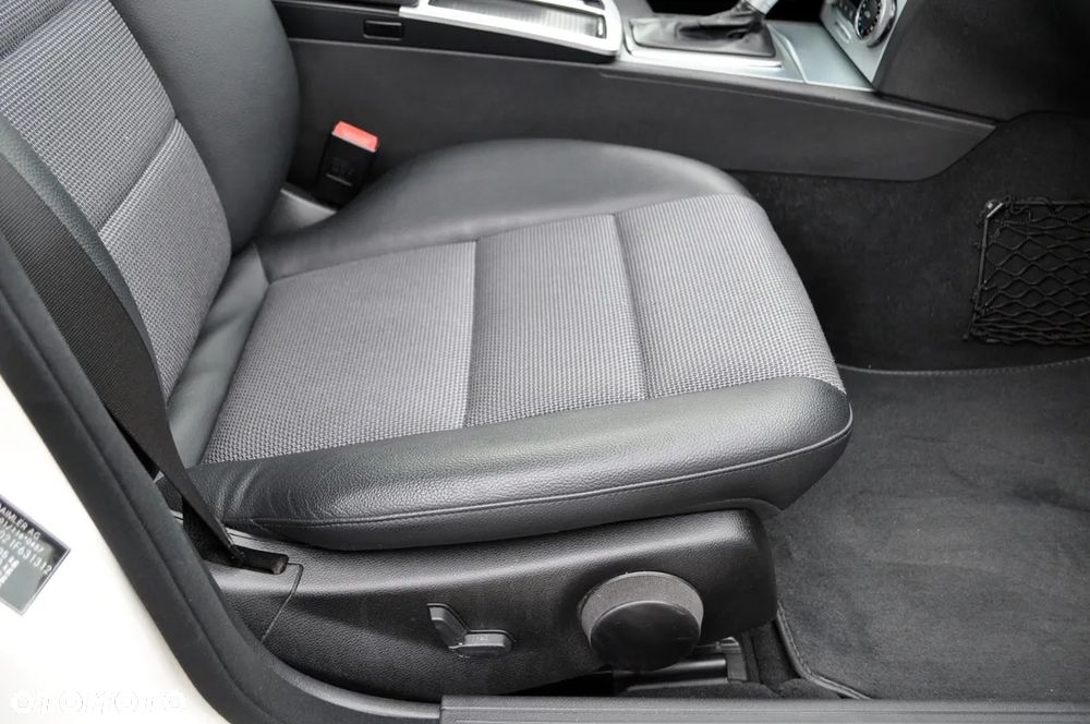 Mercedes-Benz Klasa C 220 (BlueTEC) d T 7G-TRONIC Avantgarde - 36