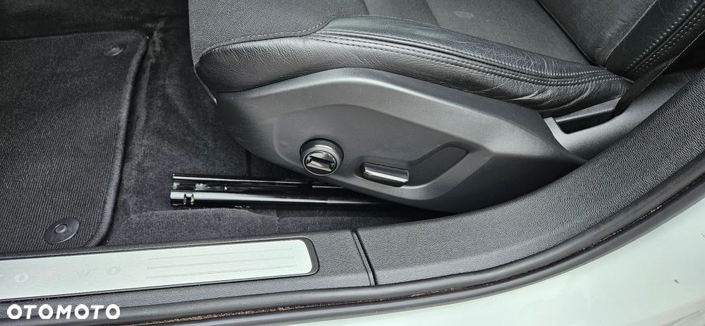 Volvo V60 D3 Geartronic Momentum - 17