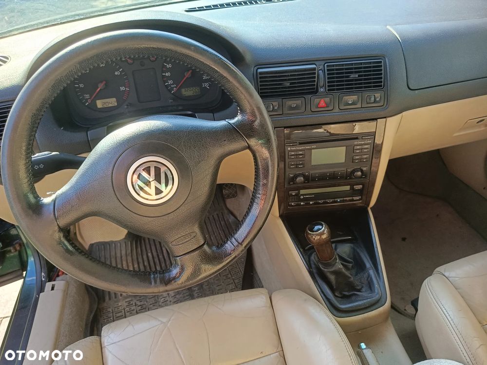 Volkswagen Golf 1.9 TDI Highline - 1