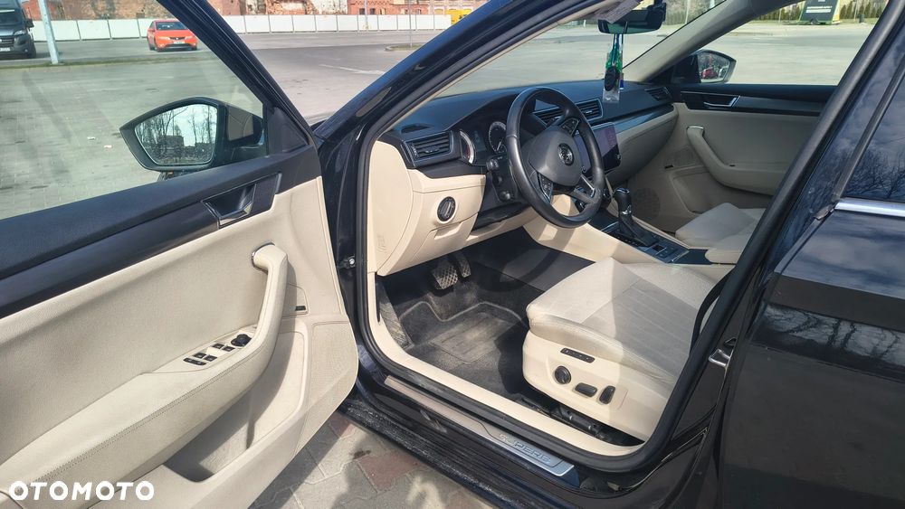 Skoda Superb 2.0 TDI SCR 4x4 Scout DSG - 9