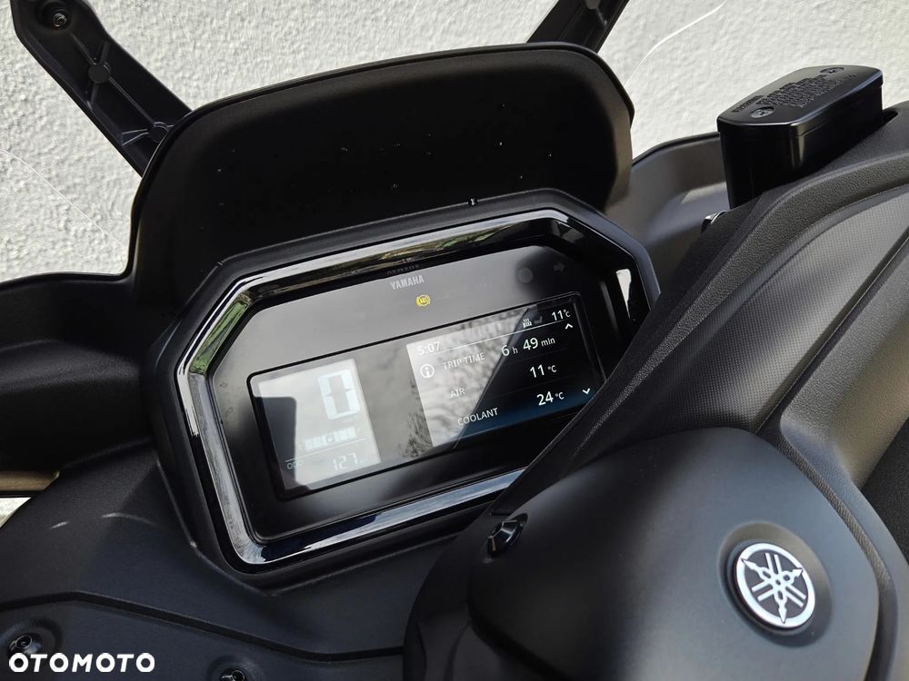 Yamaha X-max - 12