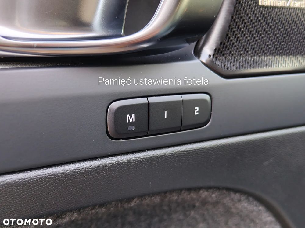 Volvo XC 40 T2 Plus Dark - 20