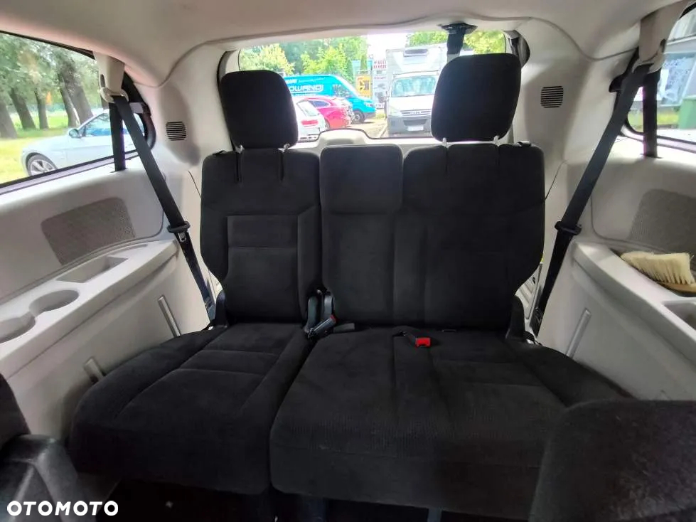 Dodge Grand Caravan - 5