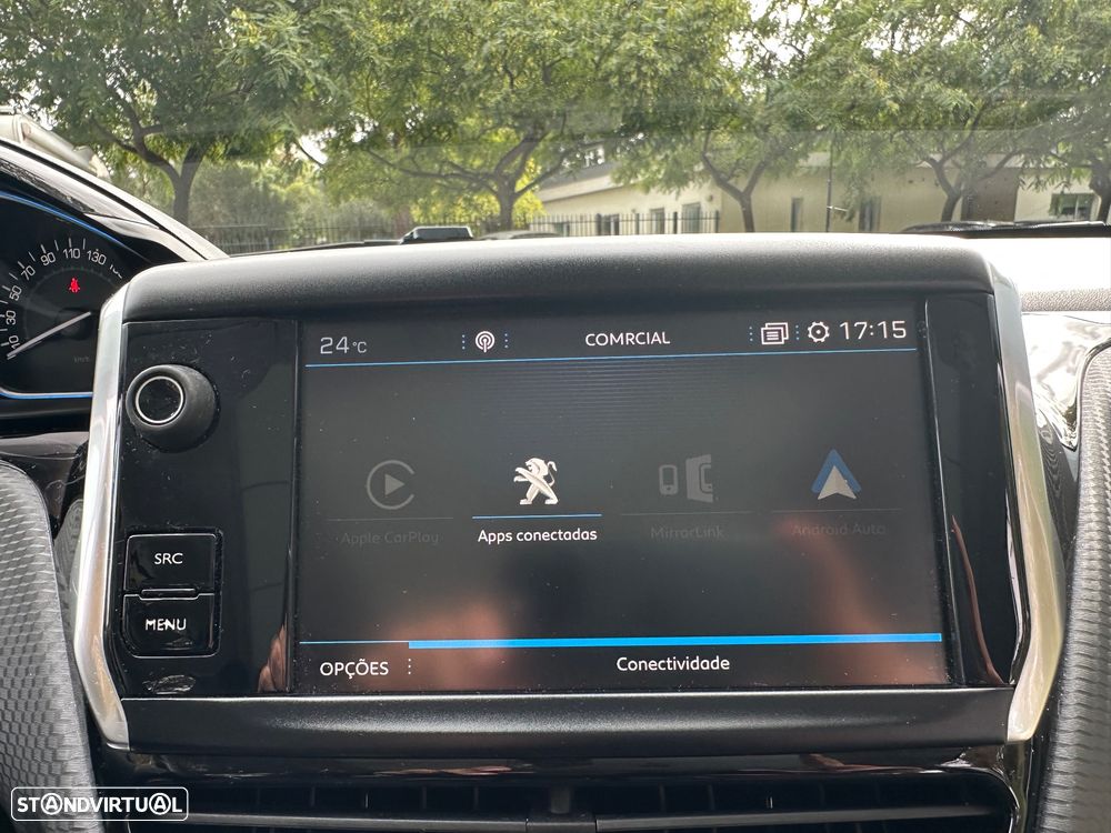 Peugeot 2008 1.2 PureTech Allure EAT6 - 23