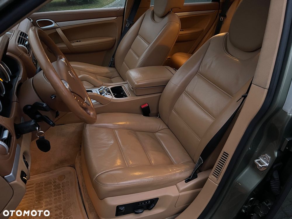 Porsche Cayenne - 14