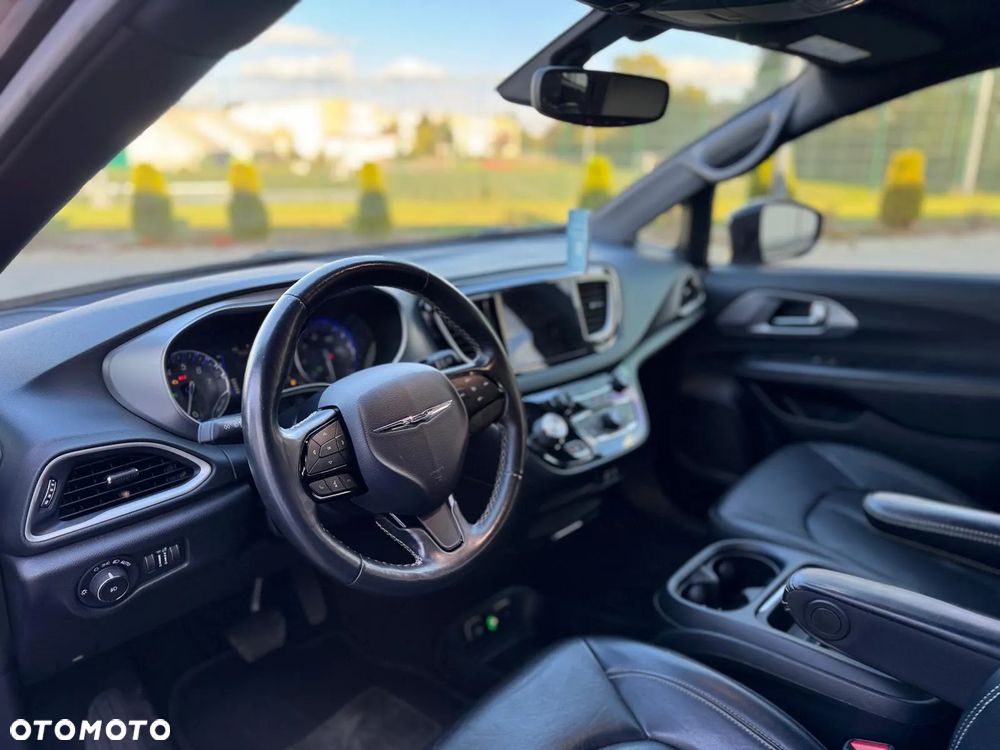 Chrysler Pacifica - 27