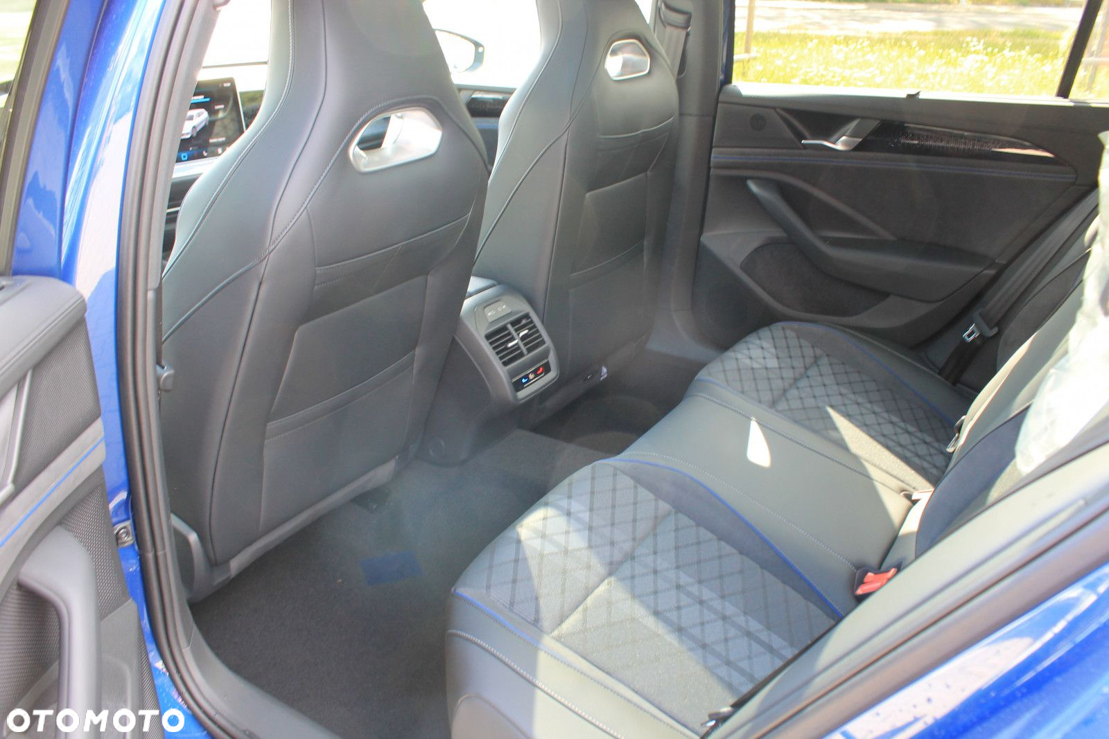 Volkswagen Passat - 12