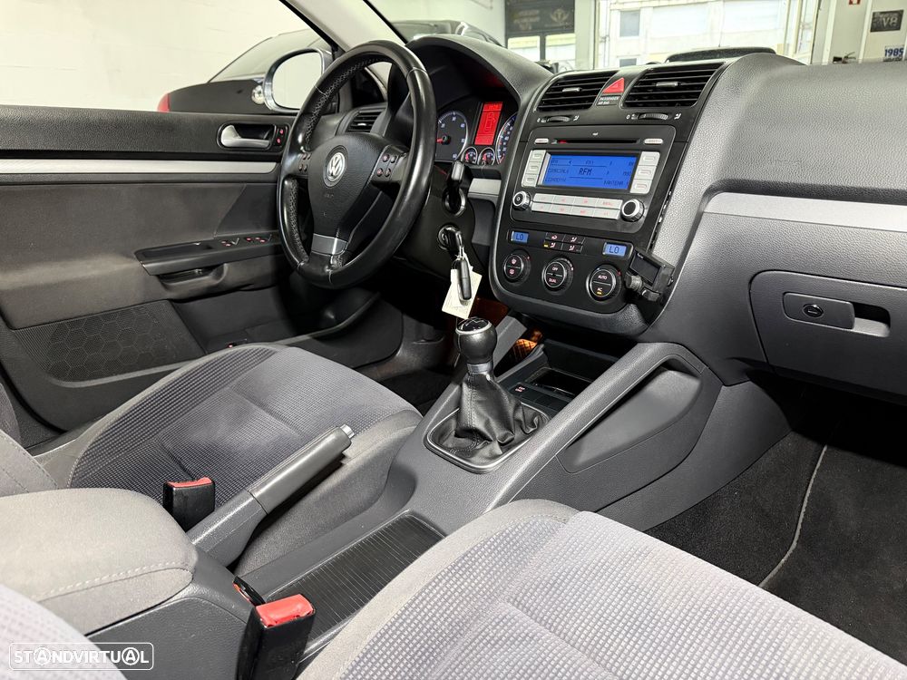 VW Jetta 1.9 TDi Sportline - 10