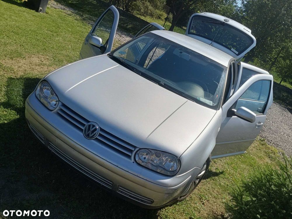Volkswagen Golf - 1