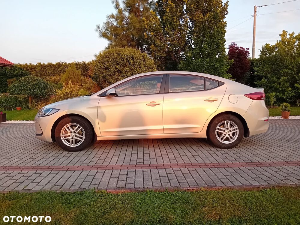 Hyundai Elantra 1.6 Style - 3