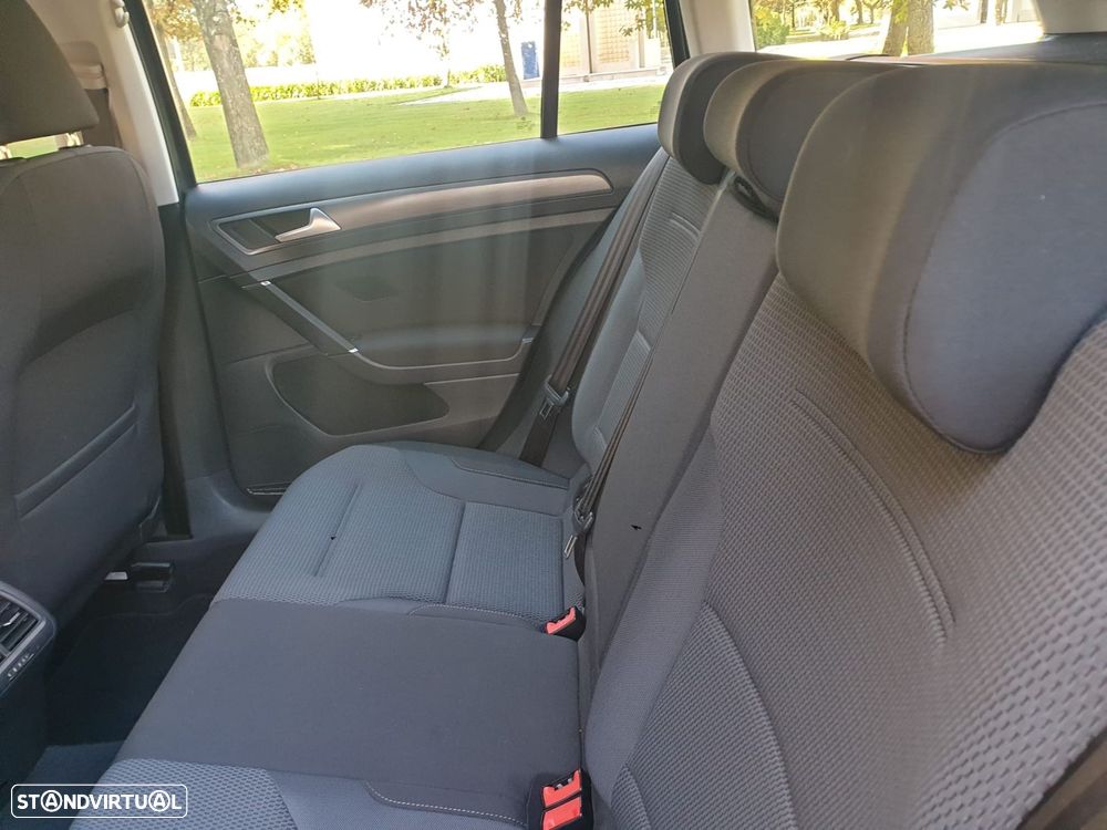 VW Golf Variant 1.6 TDi Confortline DSG - 18