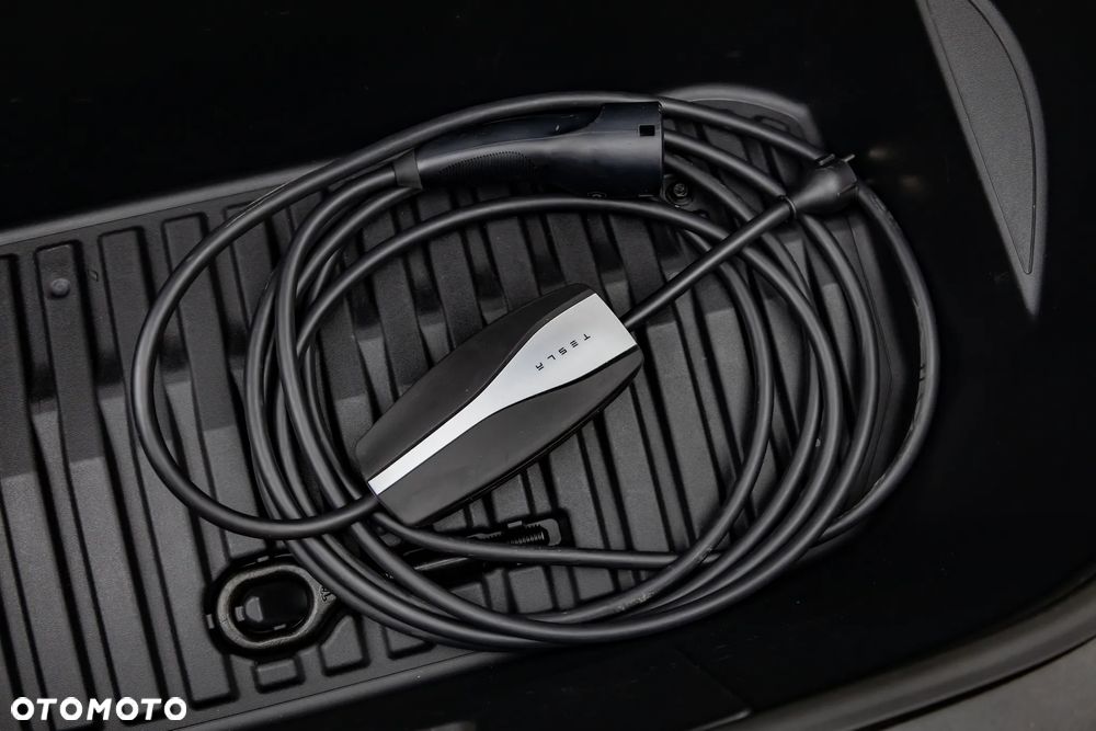 Tesla Y Performance AWD - 33