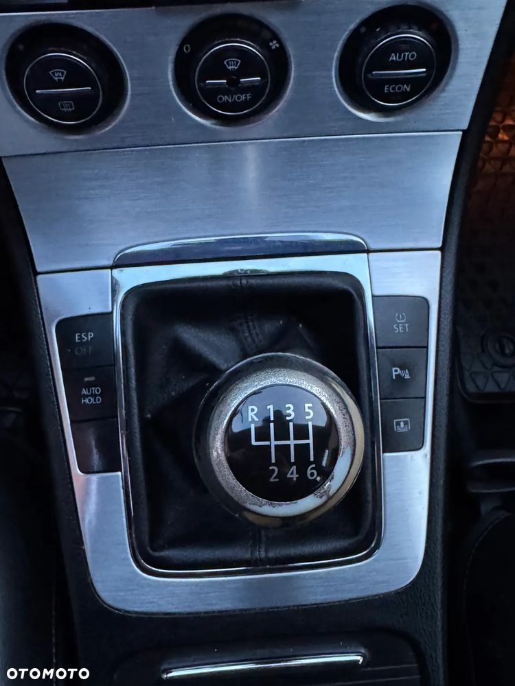 Volkswagen Passat 2.0 TDI DPF Highline - 25