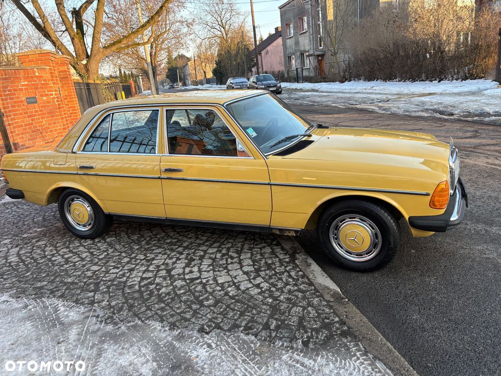 Mercedes-Benz W123 - 1
