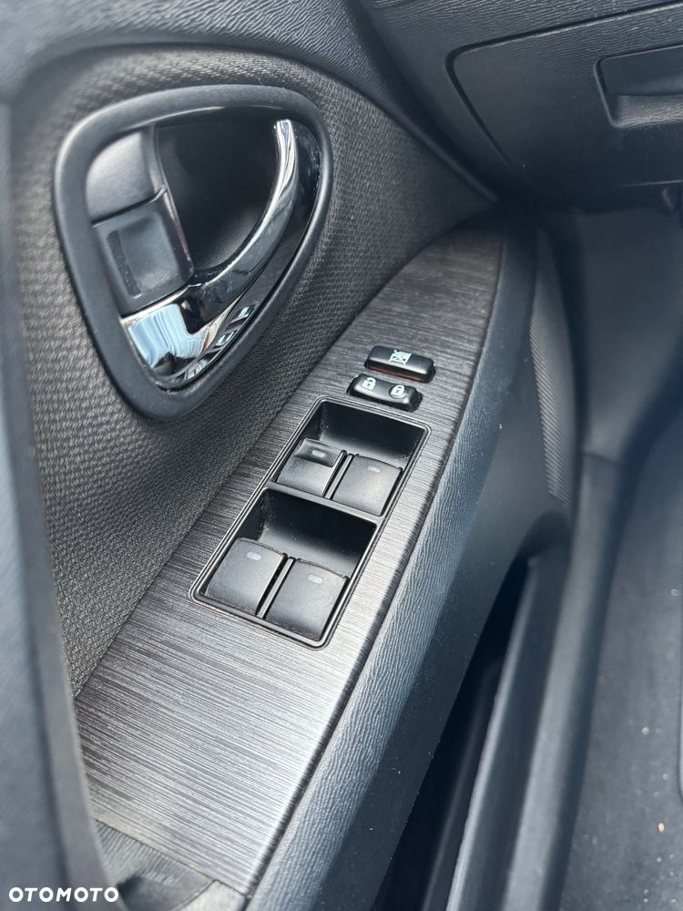 Toyota Avensis 2.0 Sol EU5 MS - 10