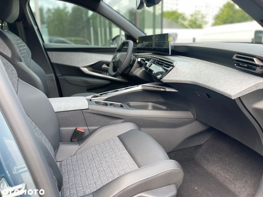 Peugeot 5008 1.2 PureTech mHEV Allure S&S e-DCS6 - 32