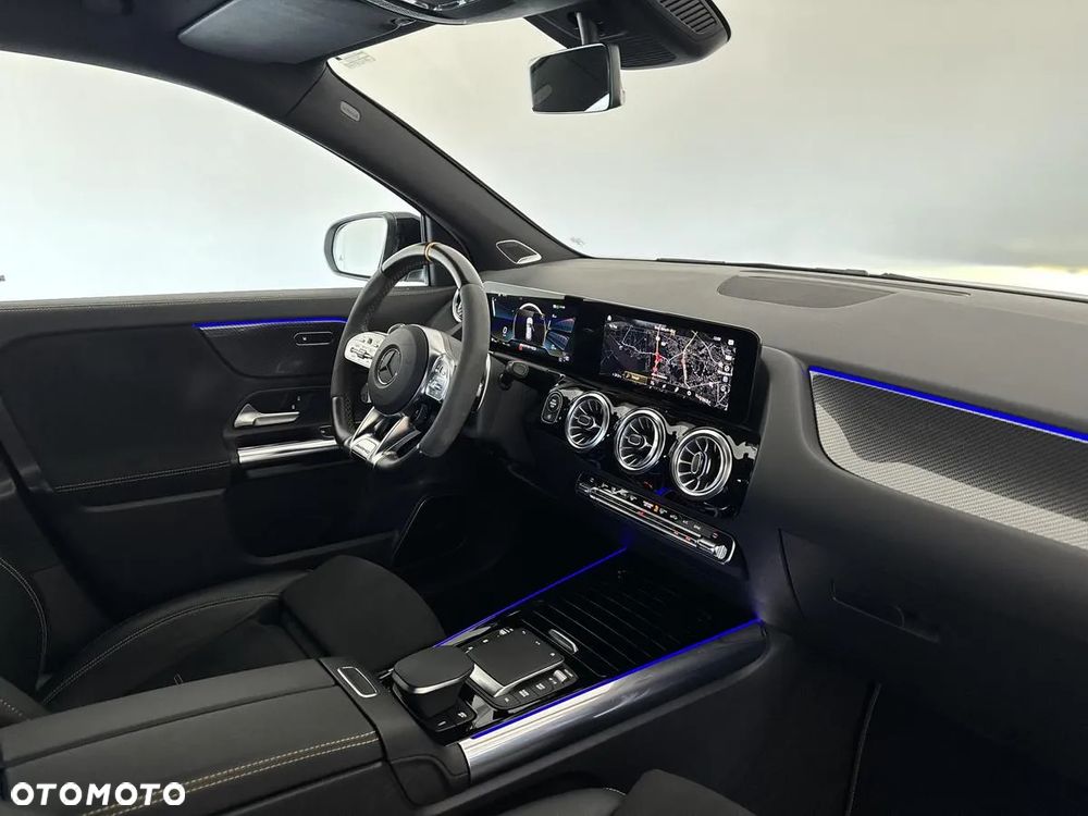 Mercedes-Benz GLA - 25