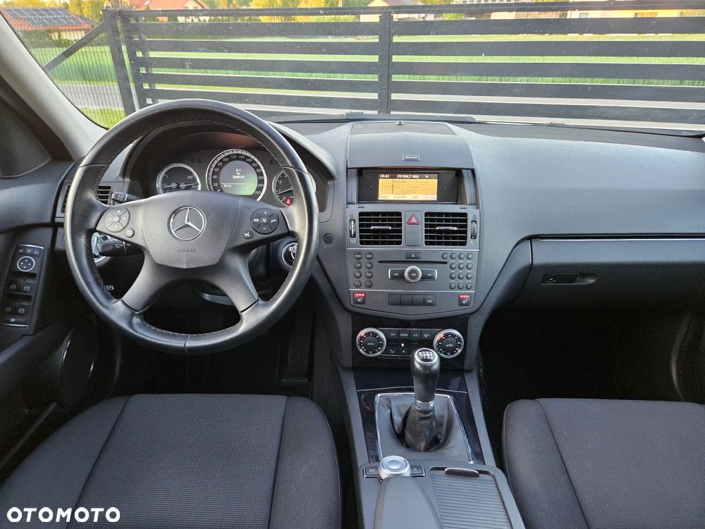 Mercedes-Benz Klasa C 200 CGI BlueEff Elegance - 9