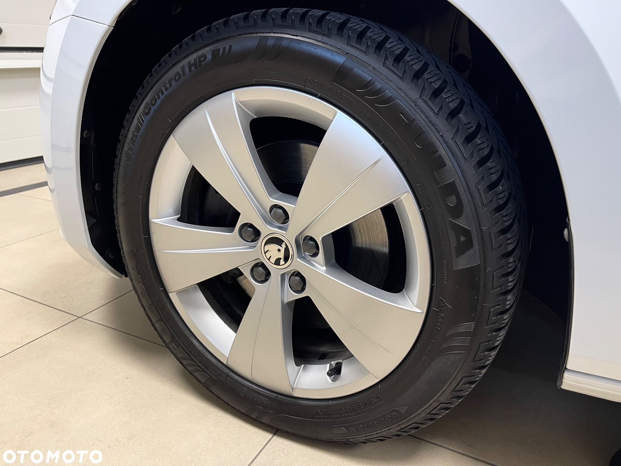 Skoda Superb 2.0 TDI SCR Style DSG - 30