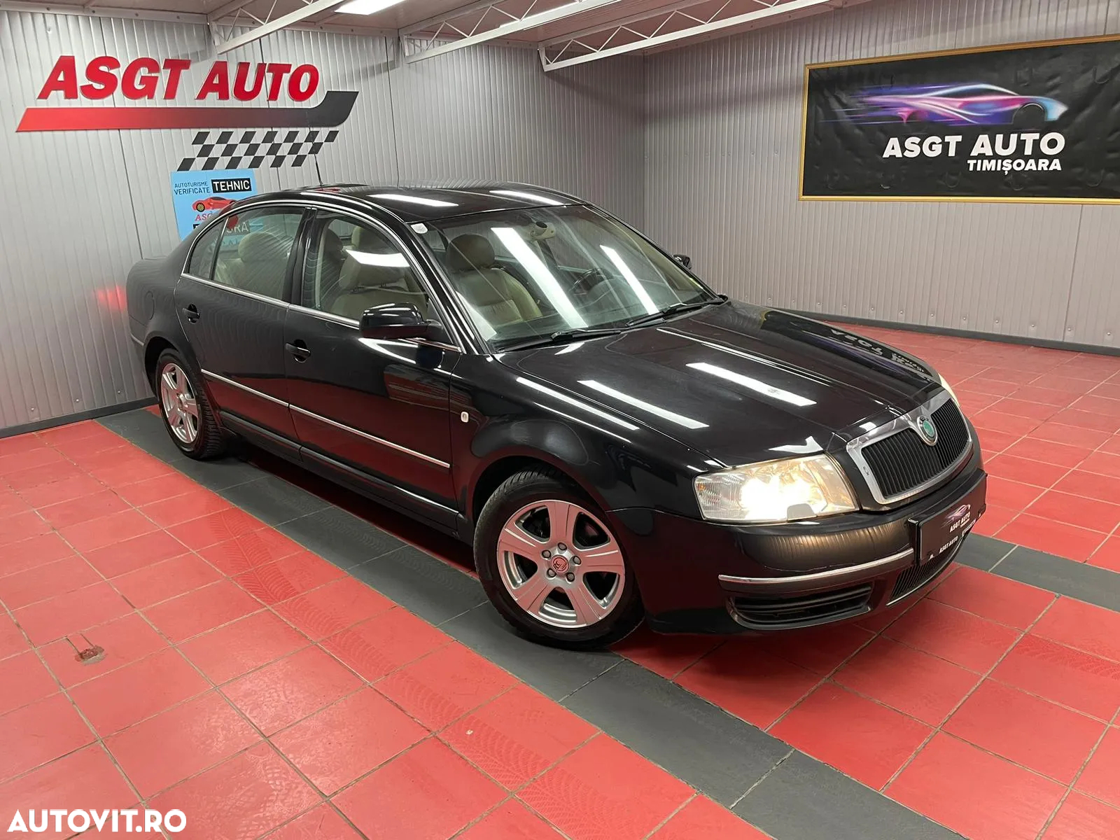 Skoda Superb 1.8 Turbo Elegance Aut - 4