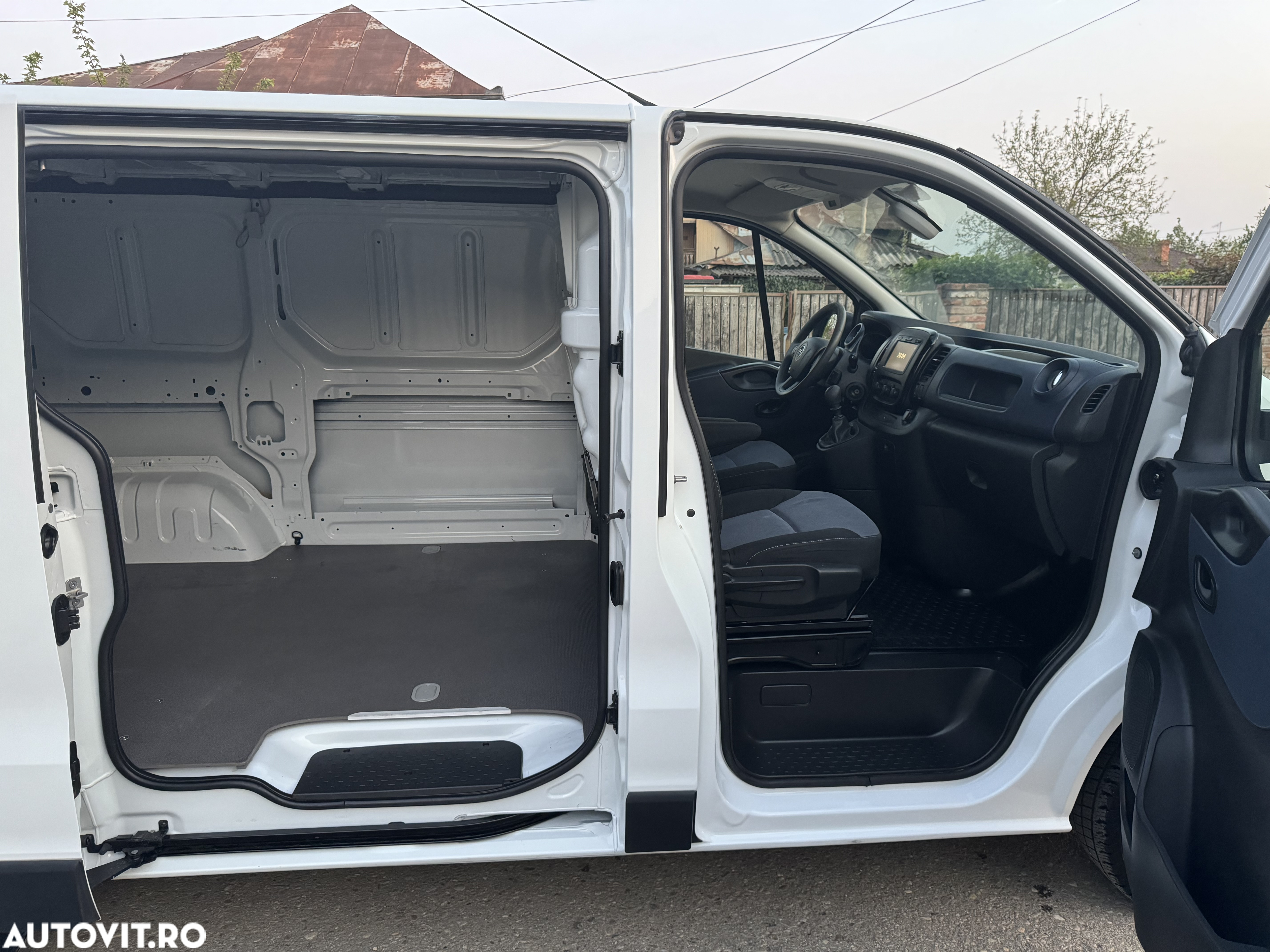 Opel Vivaro - 8