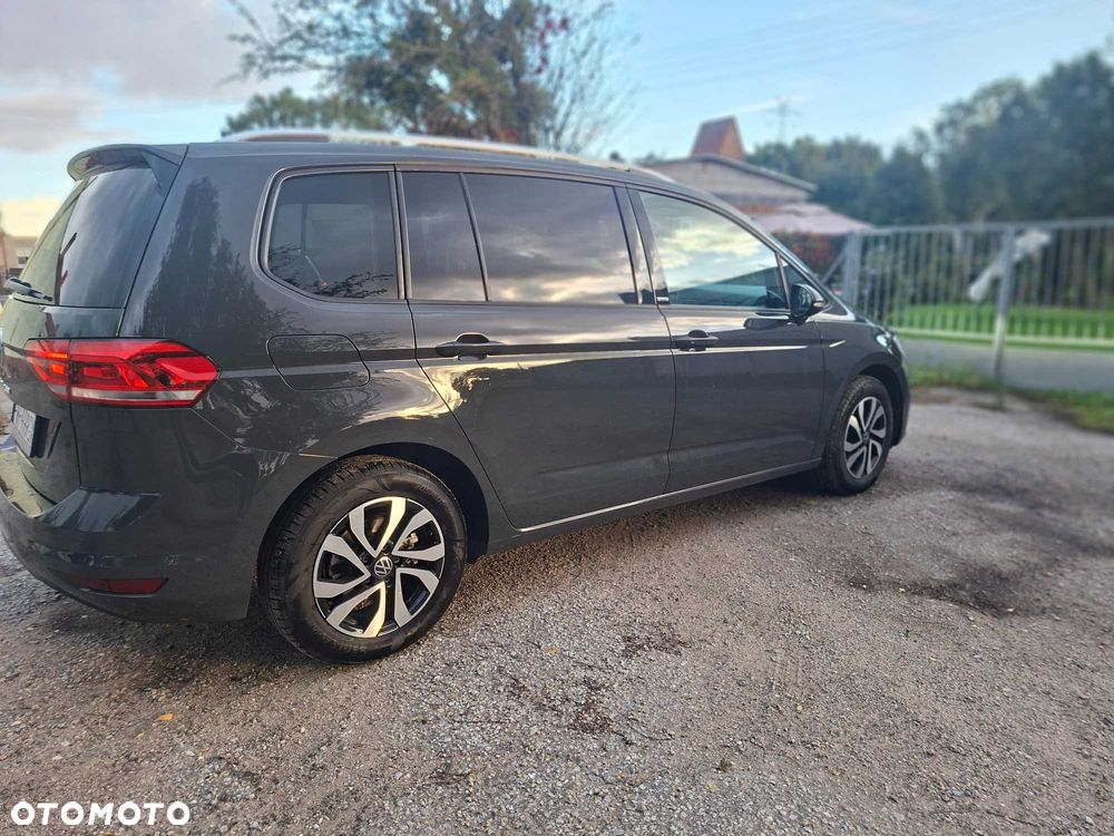 Volkswagen Touran - 4