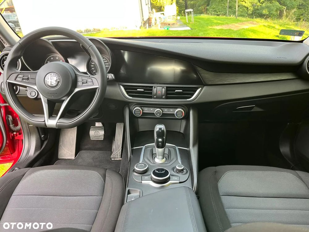 Alfa Romeo Giulia - 5