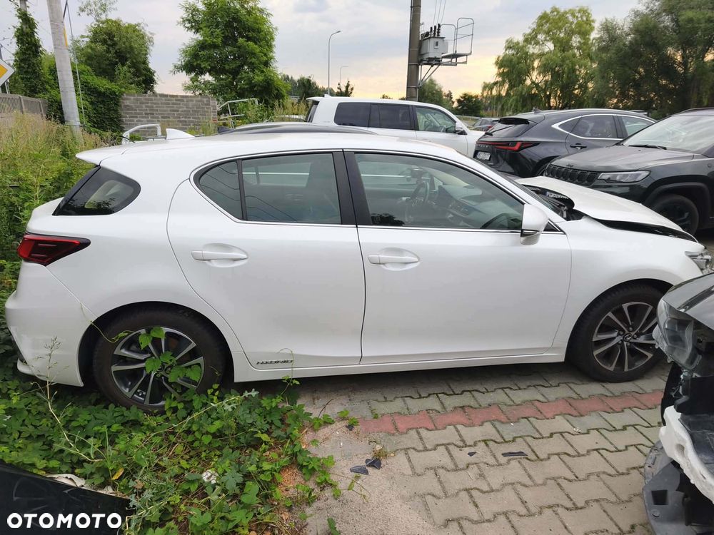 Lexus CT - 3