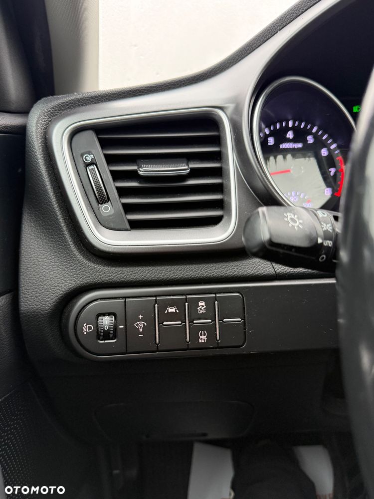 Kia XCeed - 11