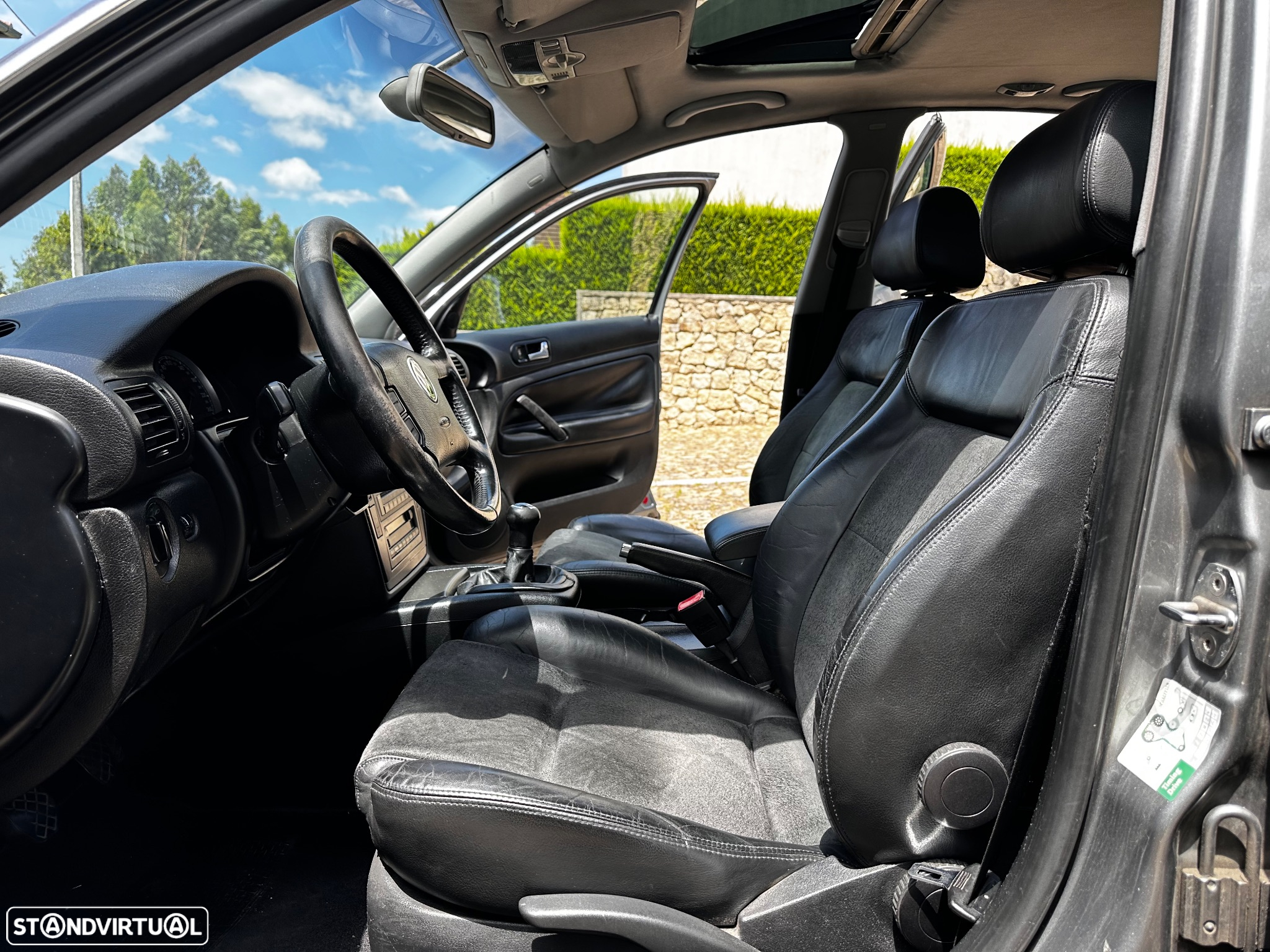 VW Passat 1.9 TDi Highline - 14