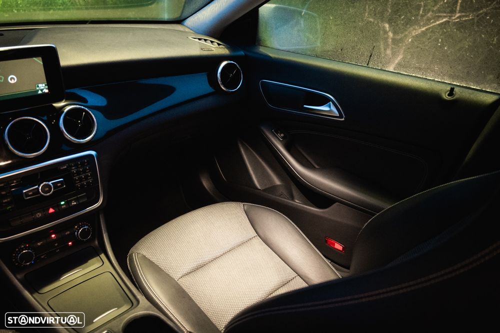 Mercedes-Benz CLA 220 CDI 7G-DCT Urban - 33