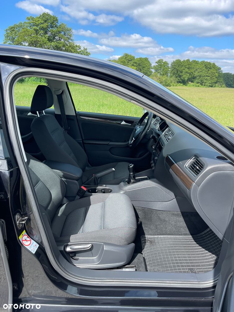 Volkswagen Jetta 1.2 TSI Comfortline - 34