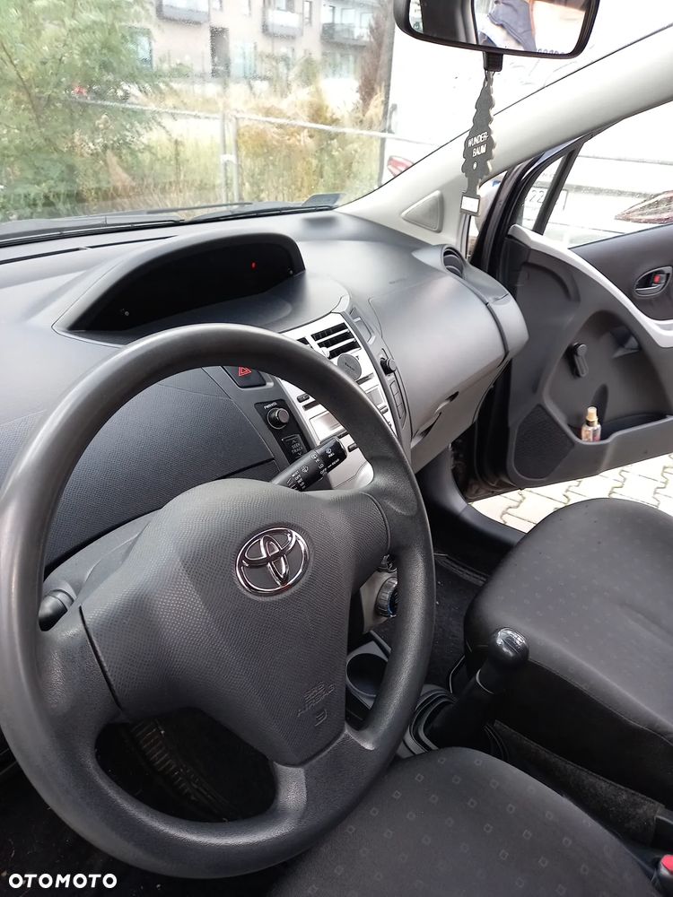 Toyota Yaris 1.0 Terra - 14